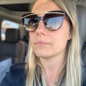 Meet your Posher, Ta-neisha